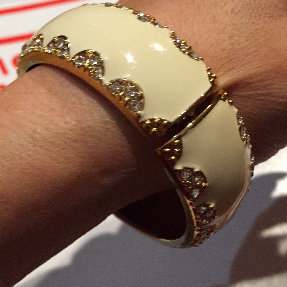 Exquisite Statement Bangle Gold/Cream/Clearcrystal - image 1